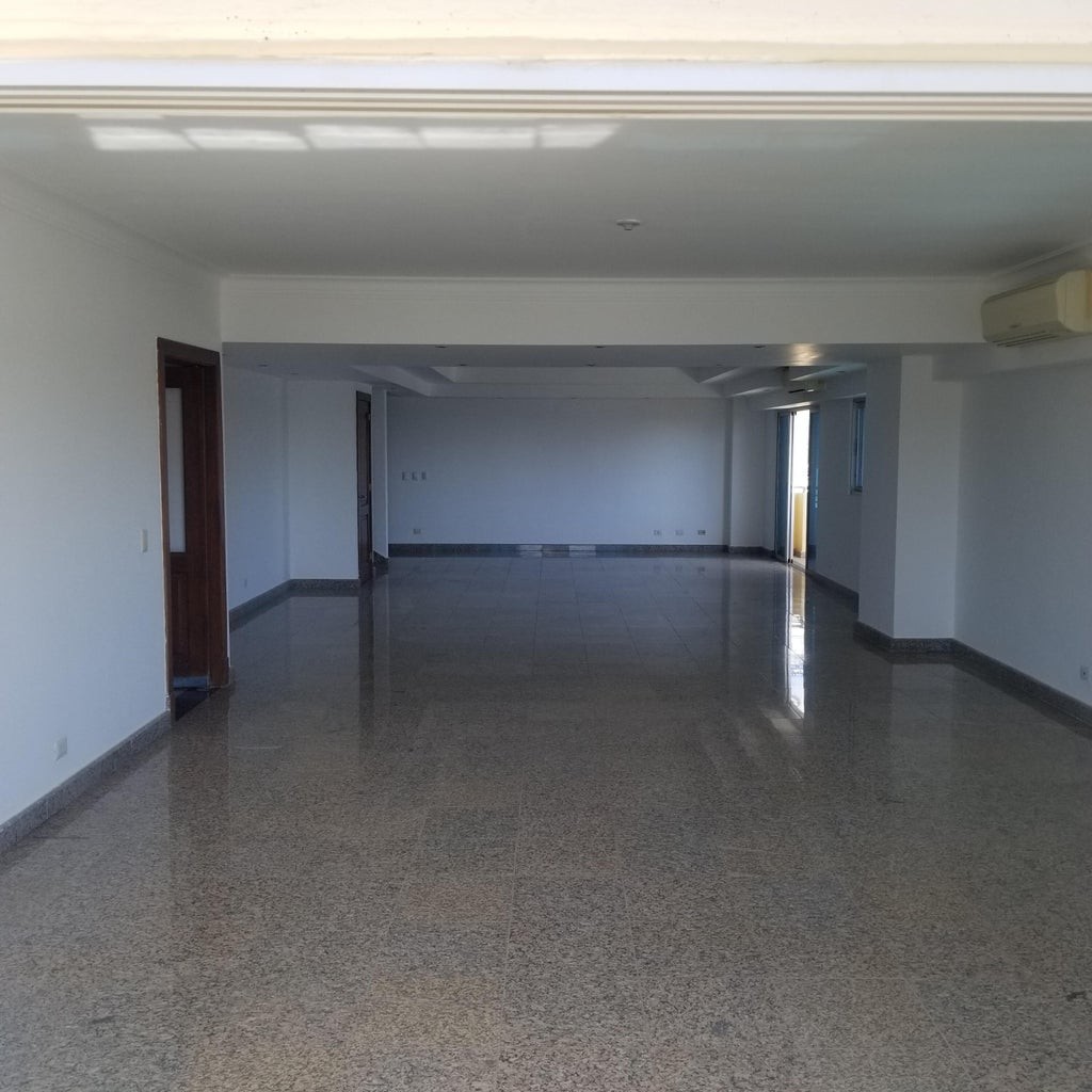 oficinas y locales comerciales - Bello y amplio pent-house ubicado en la zona exclusiva de Bella Vista