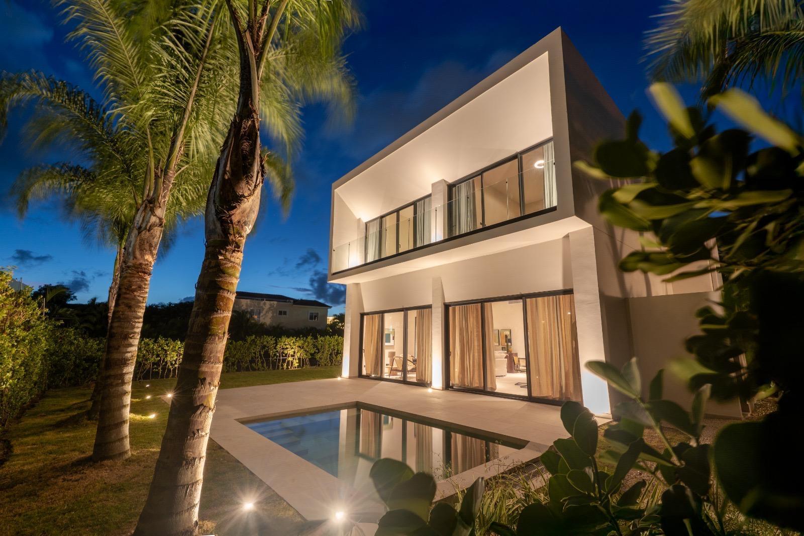 casas vacacionales y villas - Lujo y Confort en Punta Cana Village: Villa Totalmente Amueblada