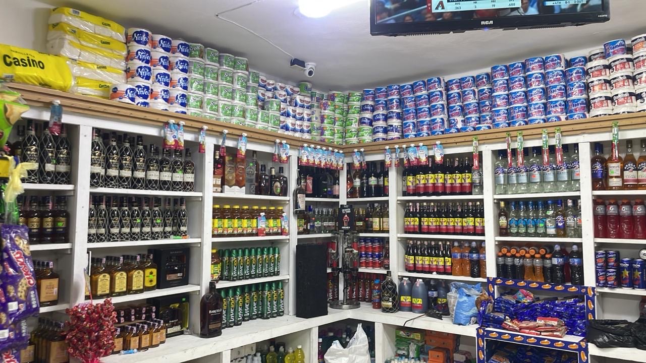 oficinas y locales comerciales - colmado en venta muy Bueno 1