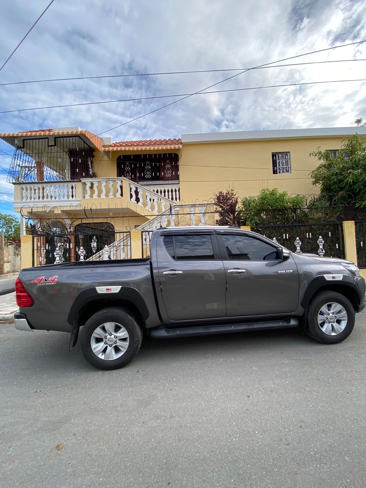 jeepetas y camionetas - Toyota Hilux 2017 la más nueva del mercado, sin detalles… 1