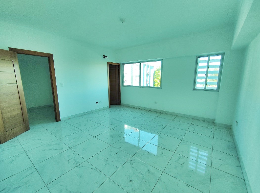 apartamentos - Piso alto de venta en La Esmeralda 2