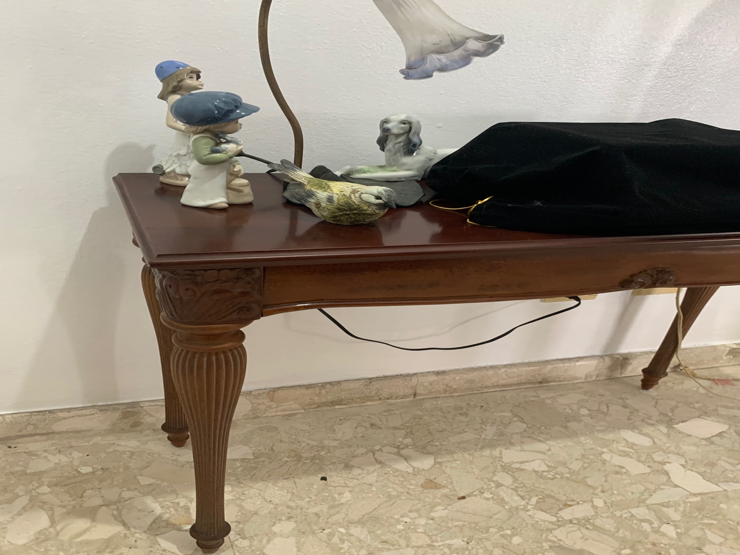 muebles y colchones - Mesa parson en madera sólida con detalles tallados 