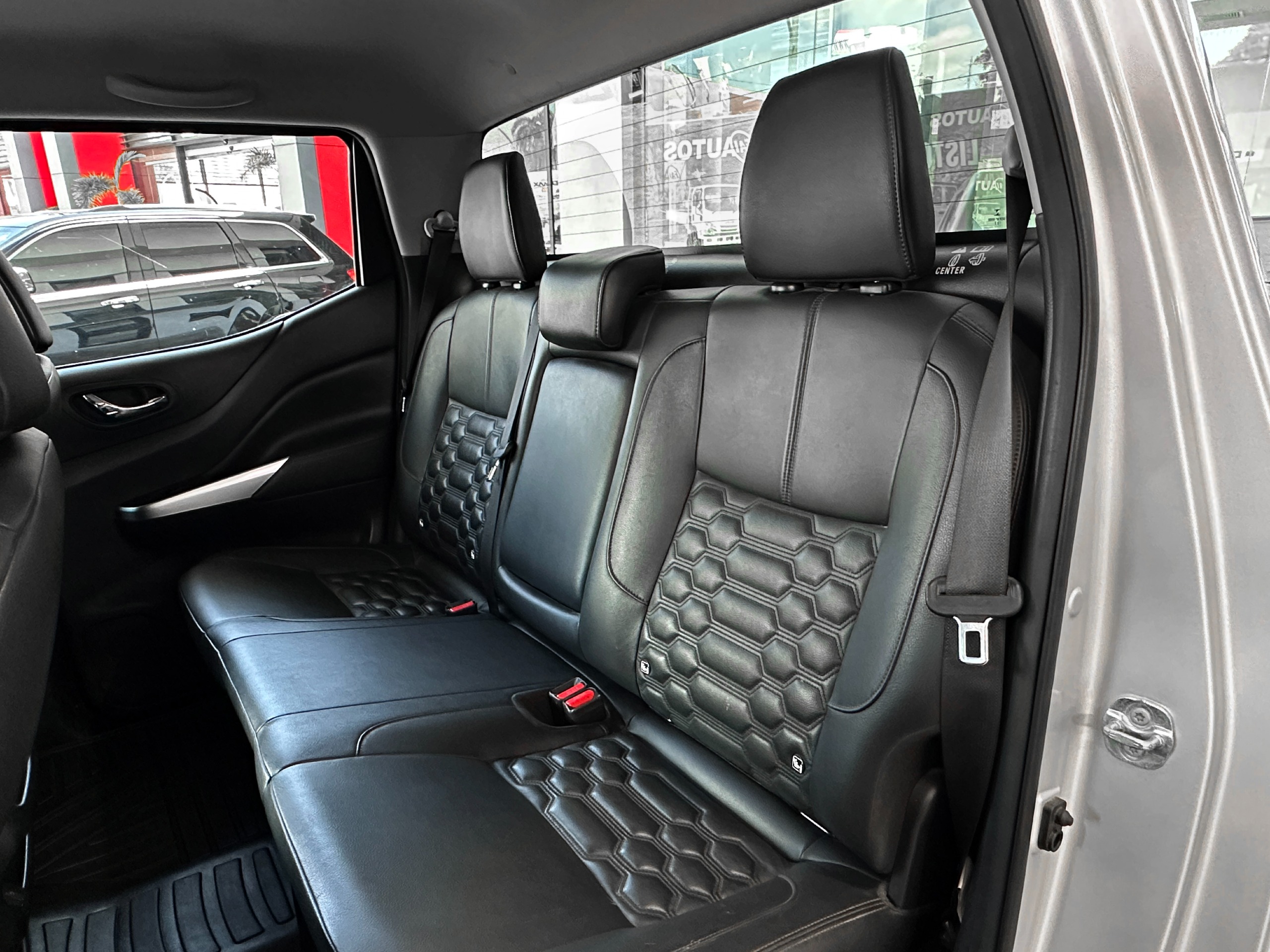 jeepetas y camionetas - Nissan frontier LE 2023 8