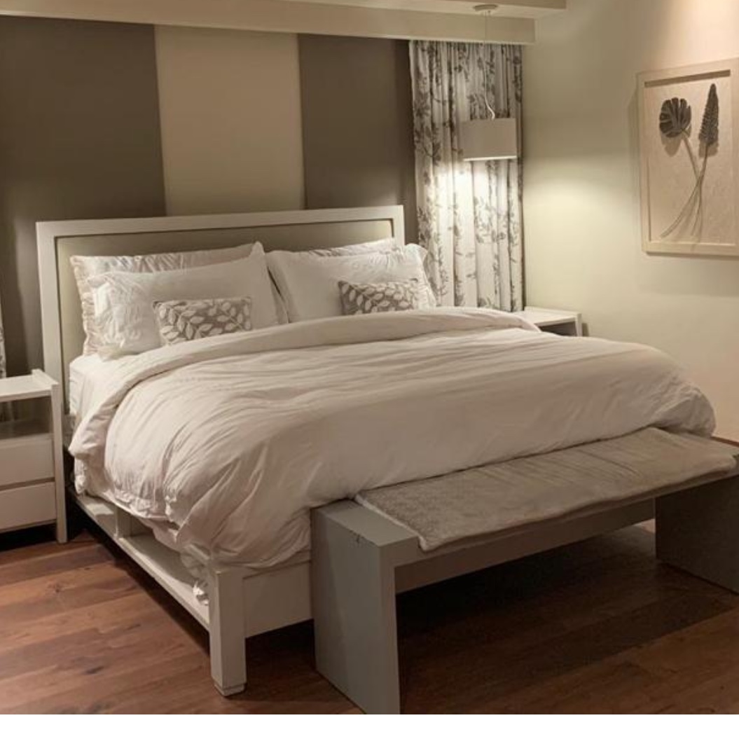 muebles y colchones - Cama King en caoba y espaldar en tela (no incluye colchón) 0
