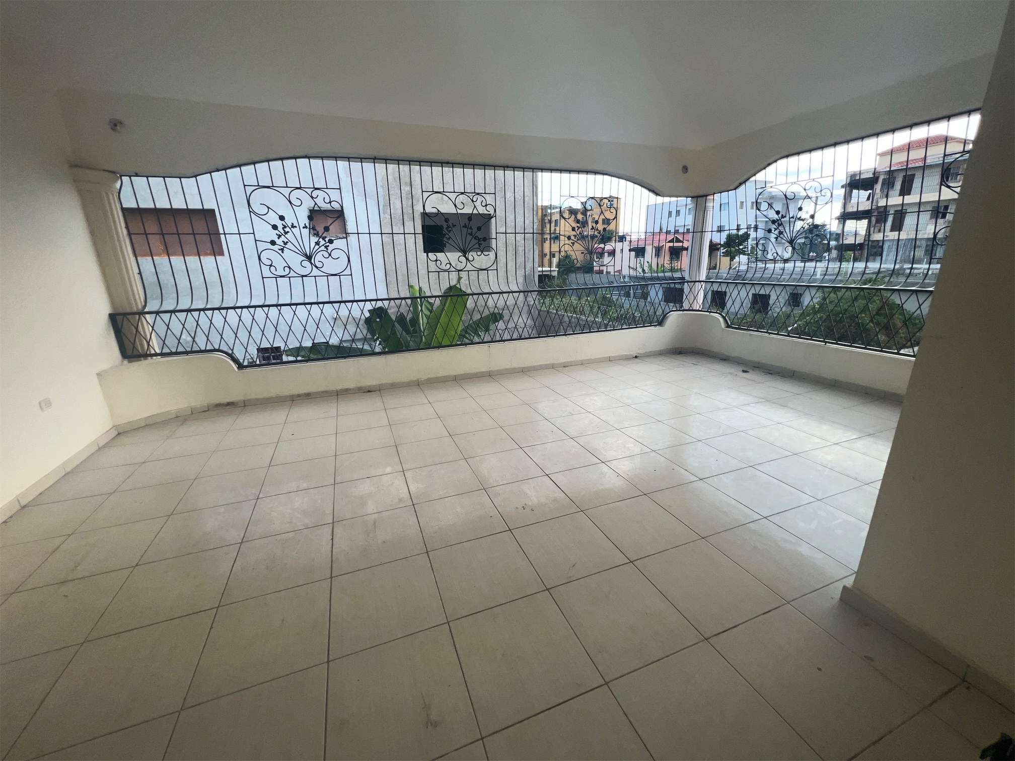 casas - Venta de casa en la autopista de san Isidro prado oriental con 5Hab y 4 Parqueos 9