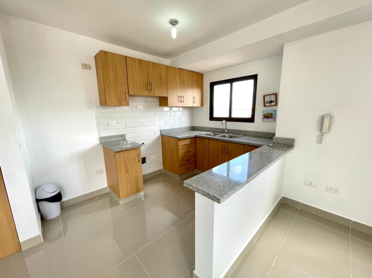 apartamentos - Apartamento con línea blanca en Evaristo Morales 2