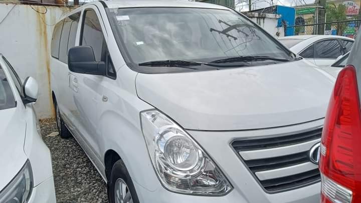 jeepetas y camionetas - HYUNDAI GRAND STAREX 2018 BLANCO 0