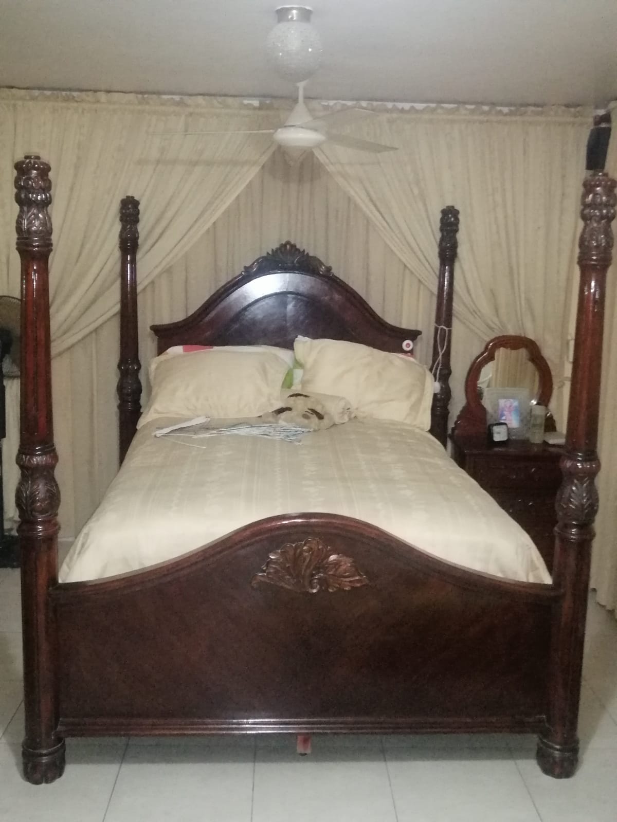 muebles y colchones - Cama Imperial en Caoba Sólida de Alta Calidad