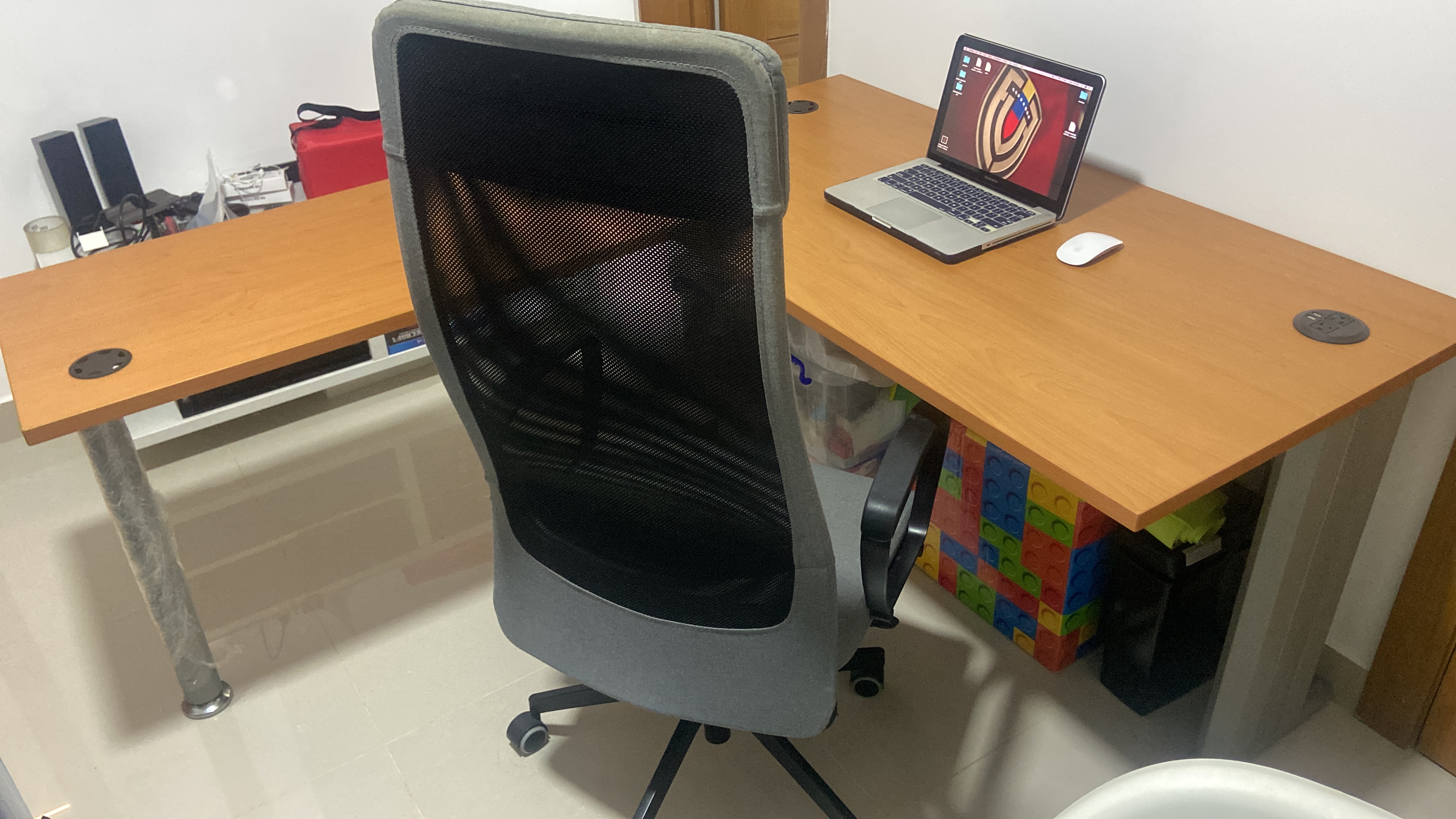 articulos de oficina - Juego de escritorio para oficina con silla ejecutiva 1