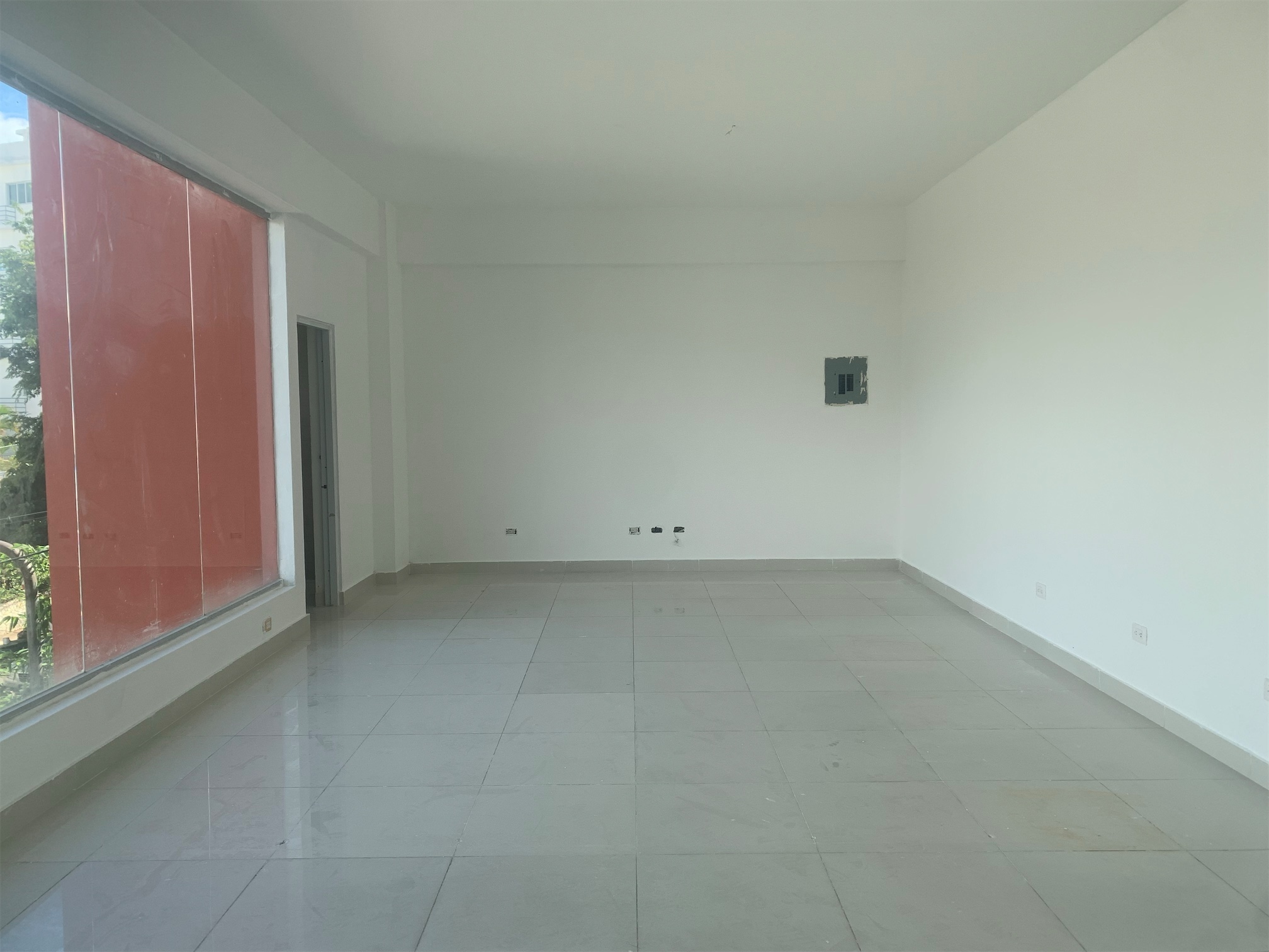oficinas y locales comerciales - Local esquinero céntrico 4