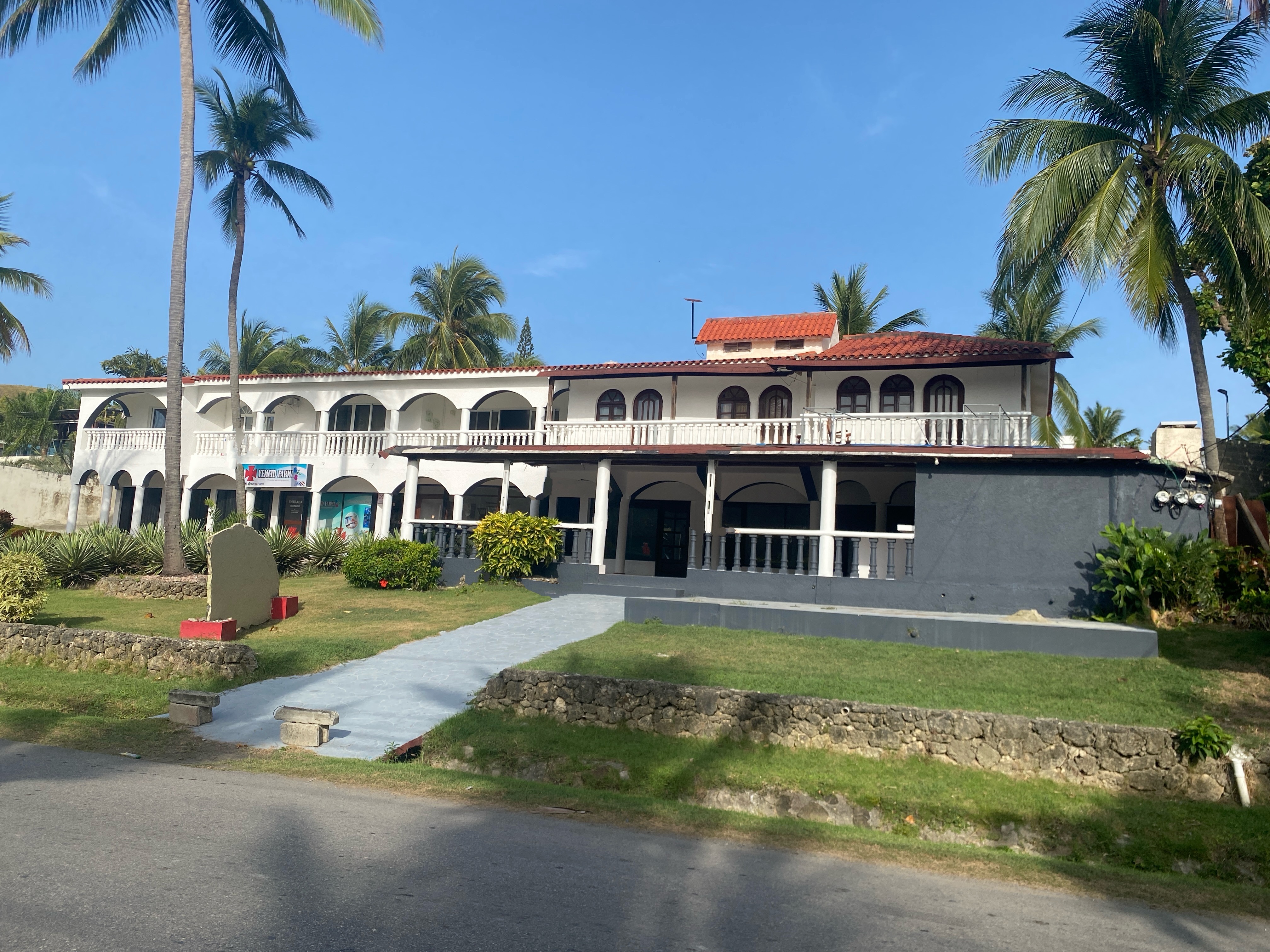 oficinas y locales comerciales - plaza comercial frente al mar  1