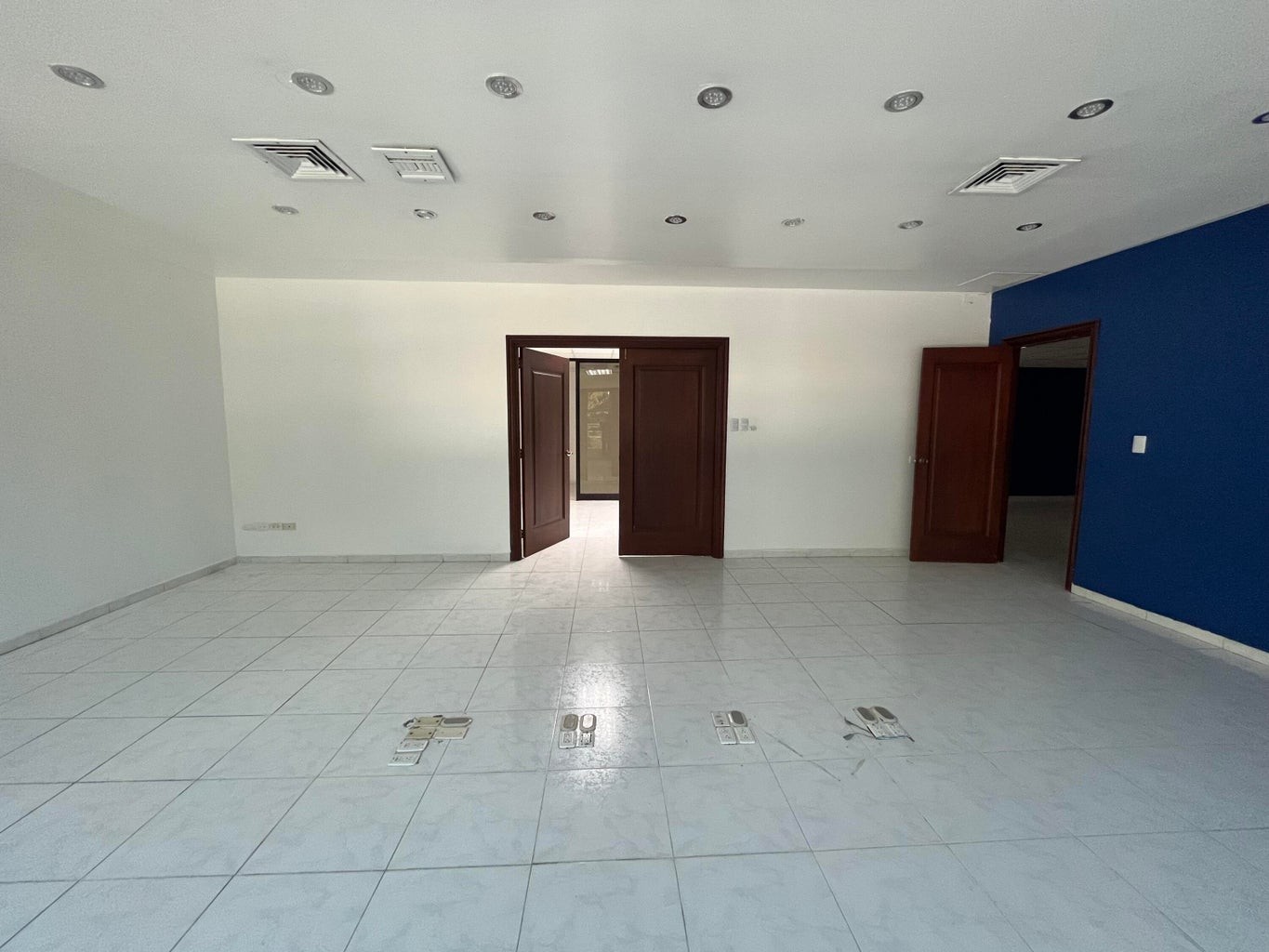 oficinas y locales comerciales - Local Comercial en Alquiler La Julia 3