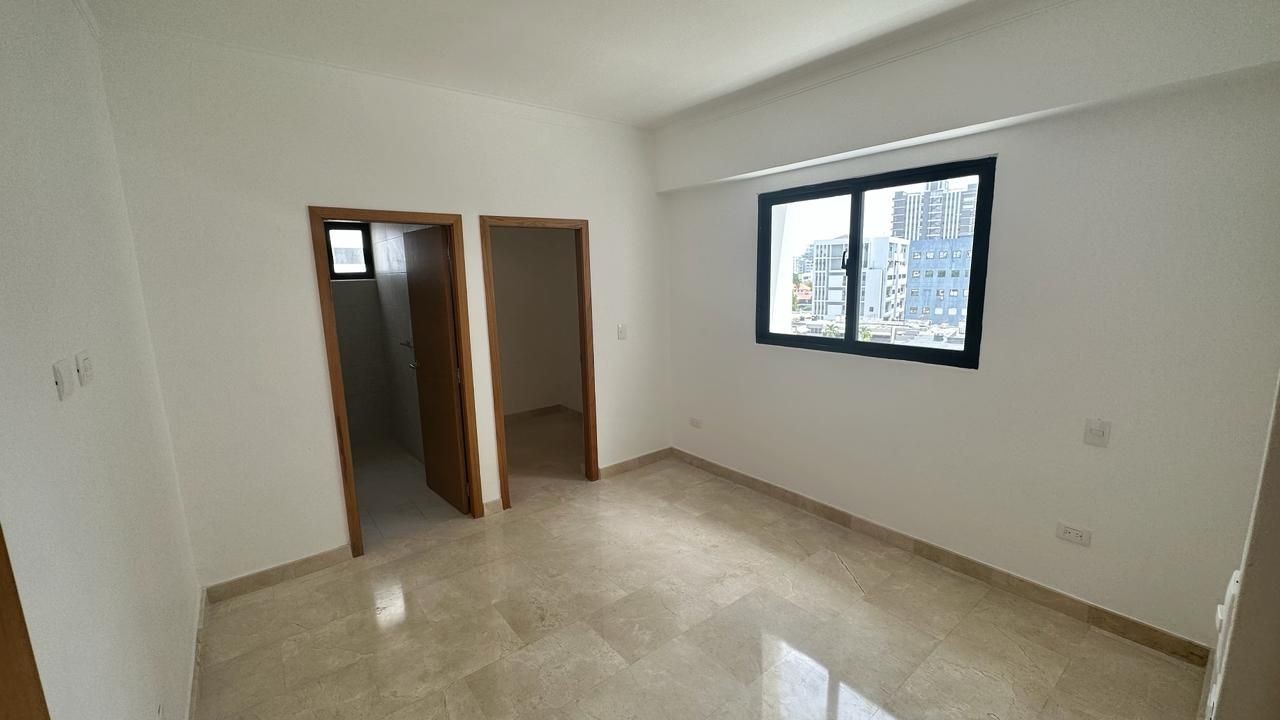 apartamentos - Apartamento en venta serralles. Amplio apartamento de dos habitaciones en piso 5 3