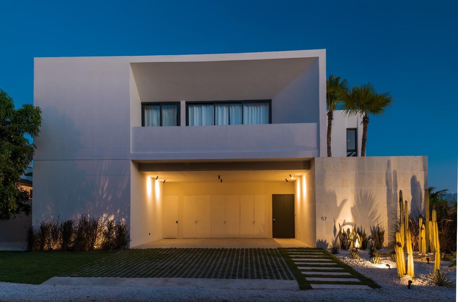 casas vacacionales y villas - Lujo y Confort en Punta Cana Village: Villa Totalmente Amueblada 1