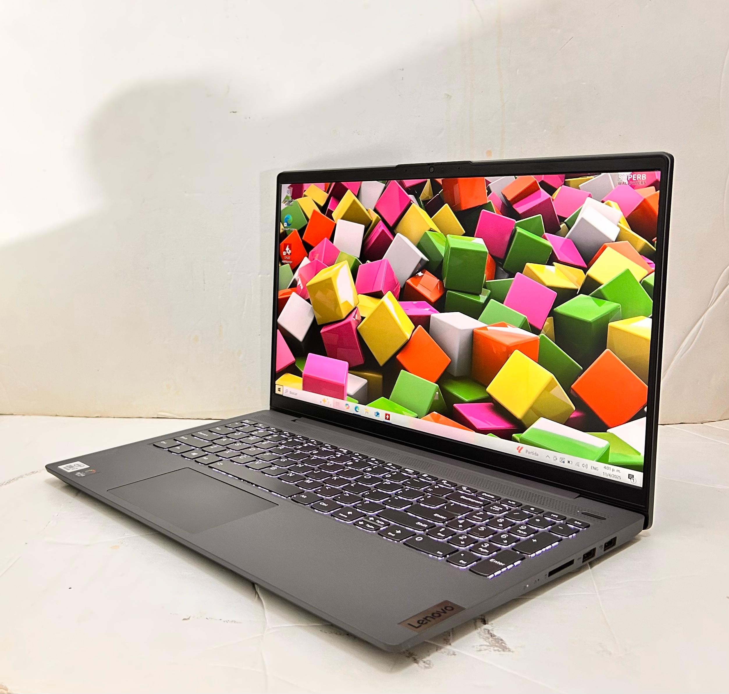computadoras y laptops - Laptop Lenovo IdeaPad 5, 15" FHD, i7 10ma gen, 8GB 1