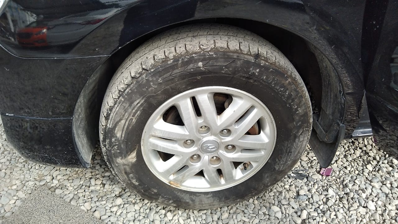 jeepetas y camionetas - HYUNDAI STAREX 2017 NEGRA 4