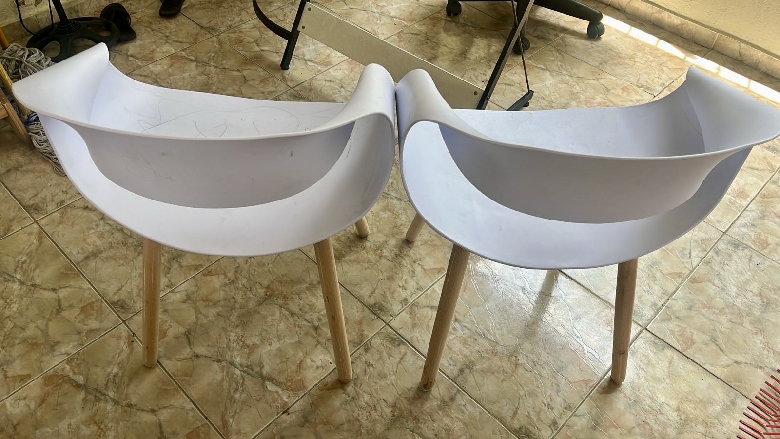 decoración y accesorios - silla nórdicas blancas  1