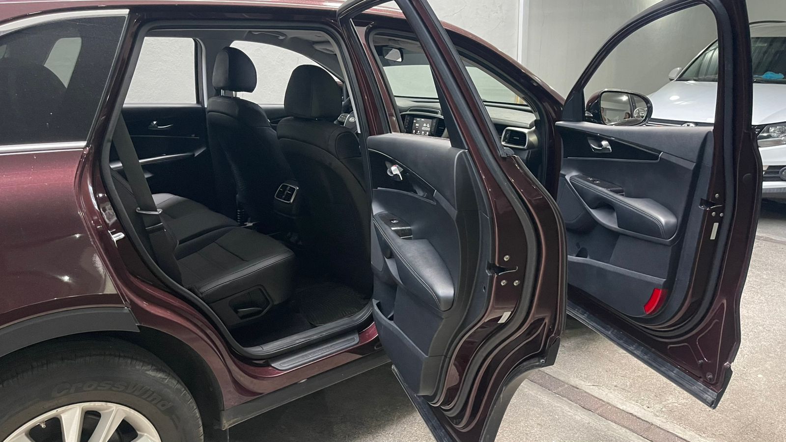 jeepetas y camionetas - Kia Sorento LX 2019, AWD, Leather 4