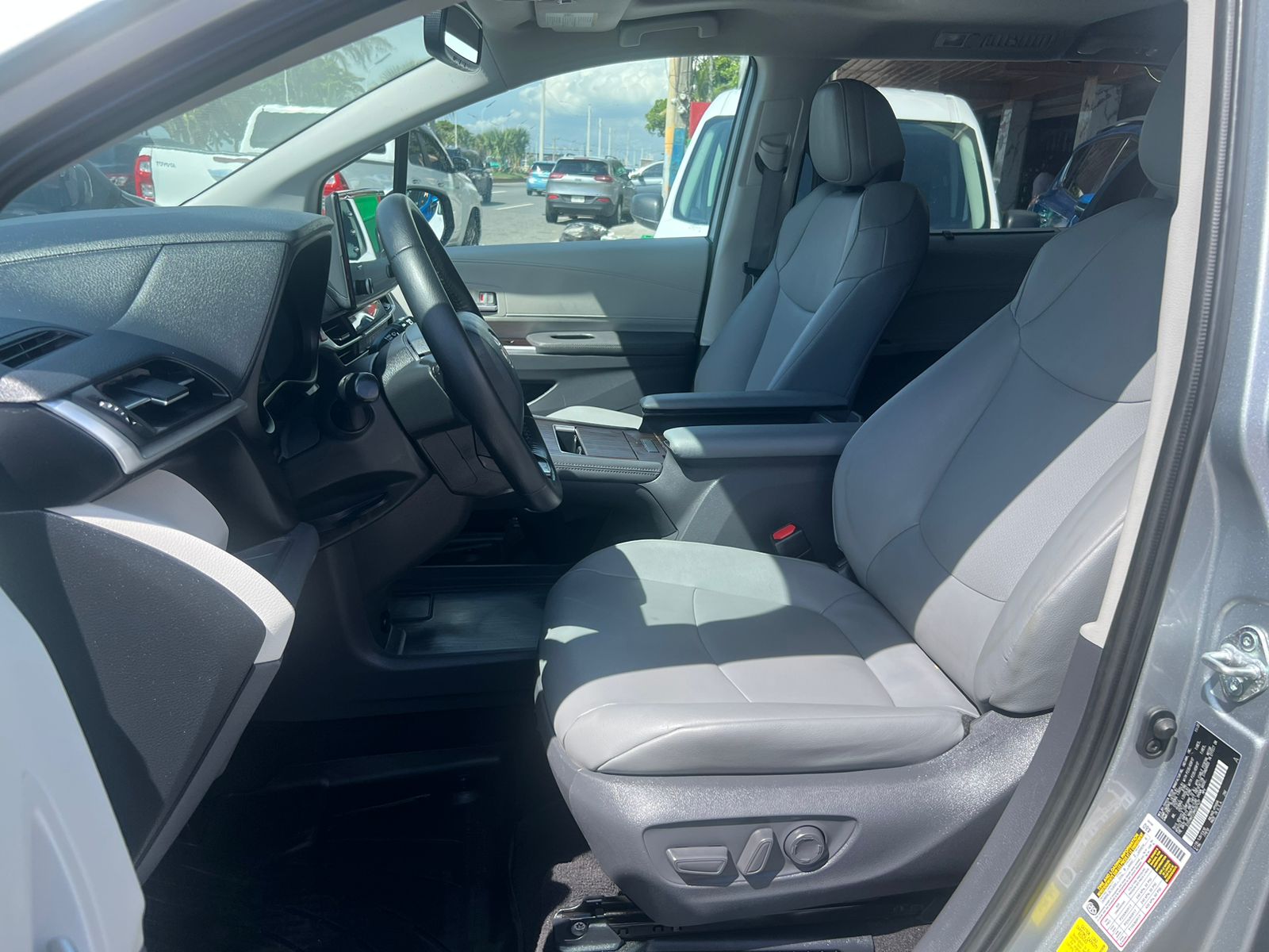 jeepetas y camionetas - Toyota Sienna XLE 2021 2