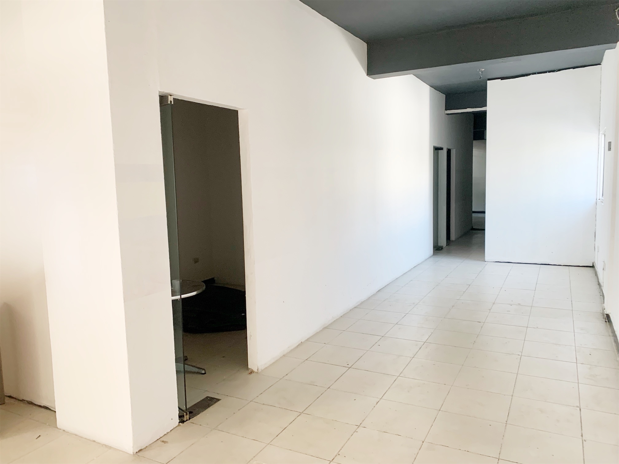 oficinas y locales comerciales - Local cerca a la churchill 6