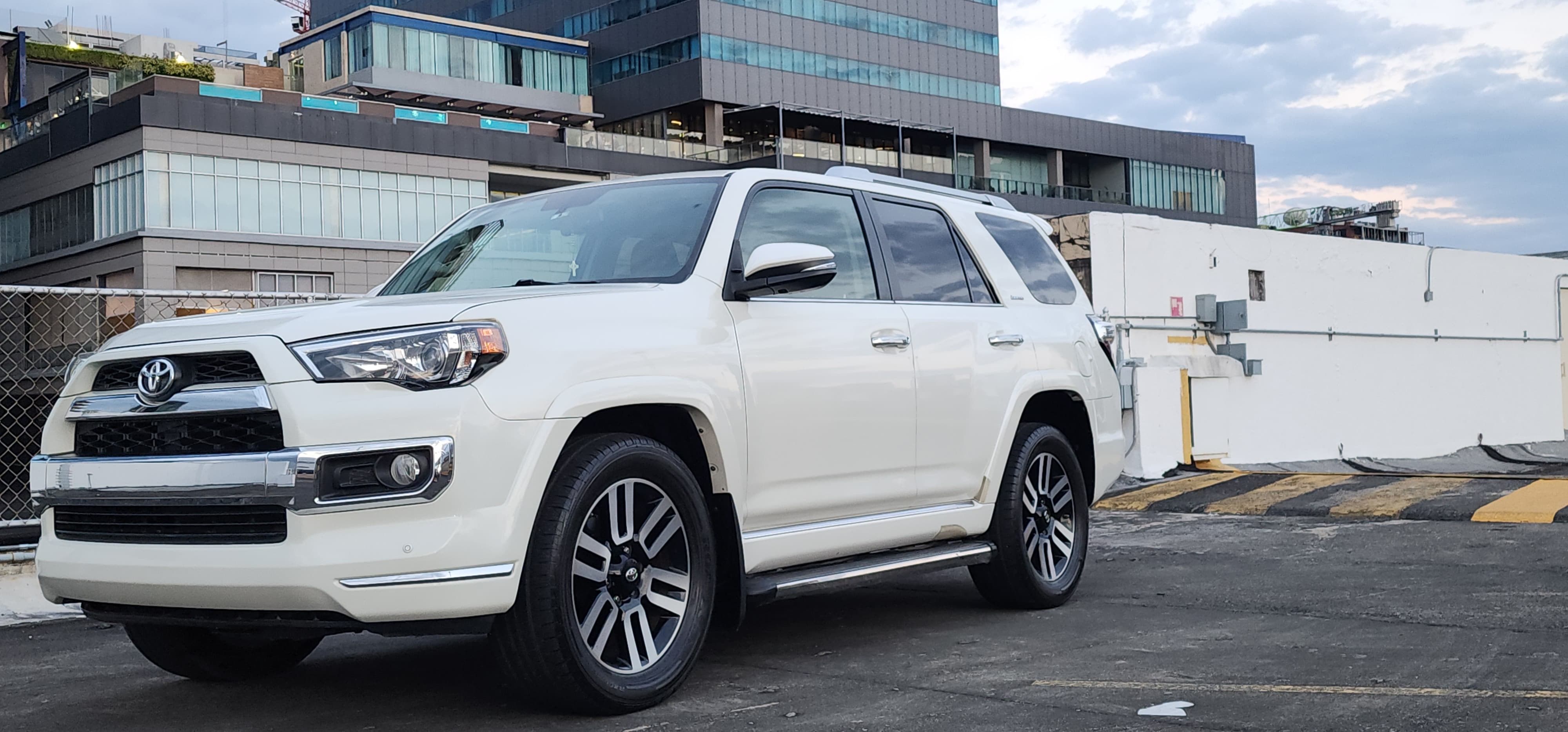 jeepetas y camionetas - Toyota 4 Runner Limited 2014  0