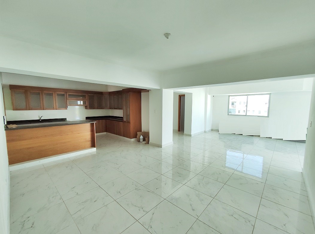 apartamentos - Piso alto de venta en La Esmeralda 3