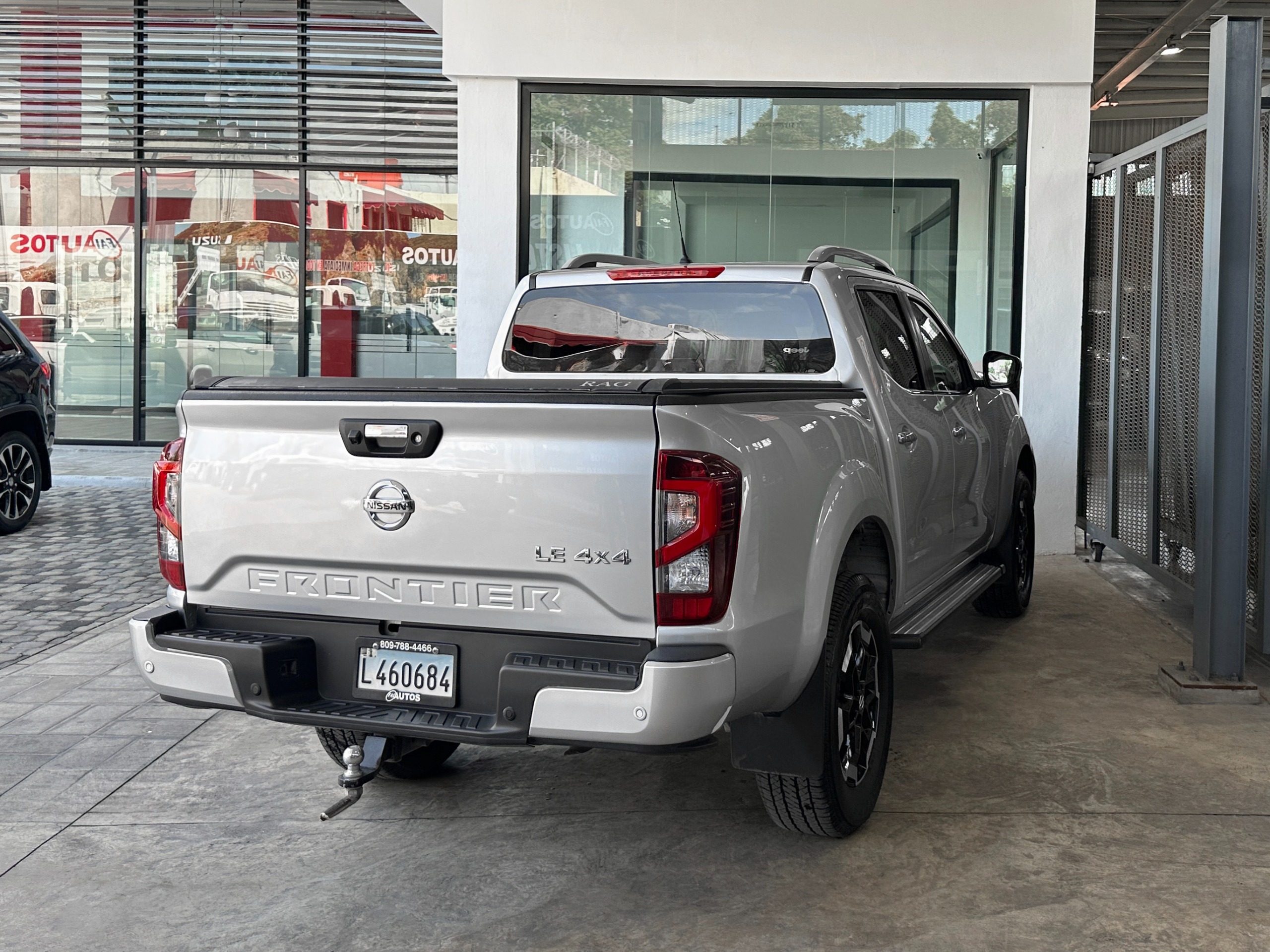 jeepetas y camionetas - Nissan frontier LE 2023 9