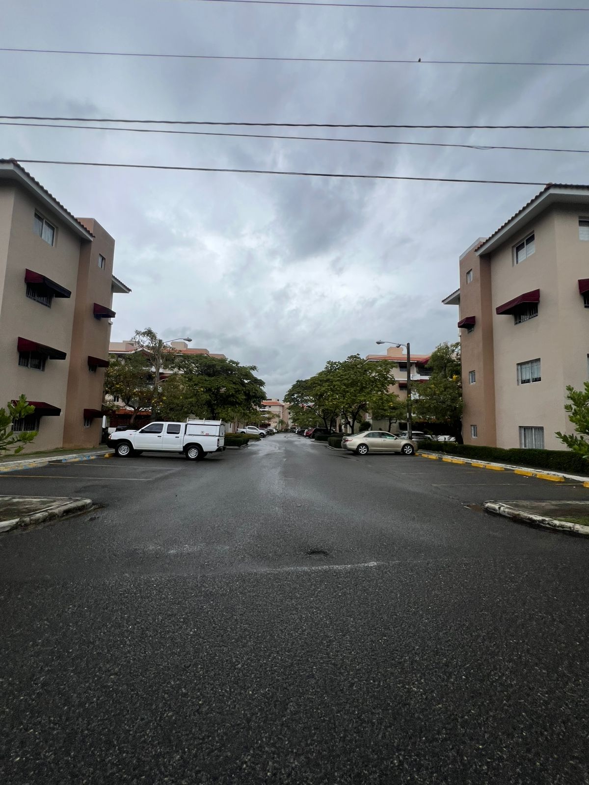 apartamentos - Alquiler  Tercer piso Colinas del Oeste   2 habita 1