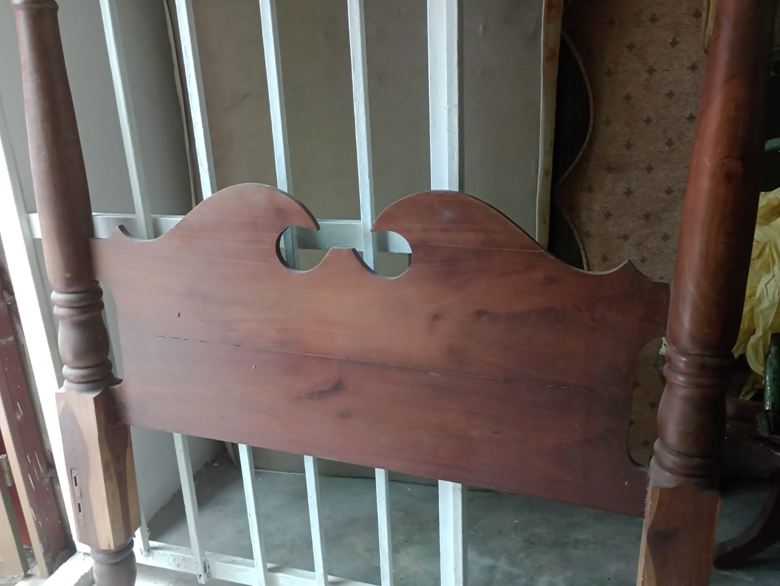muebles y colchones - ESPALDAR DE CAMA EN CAOBA 