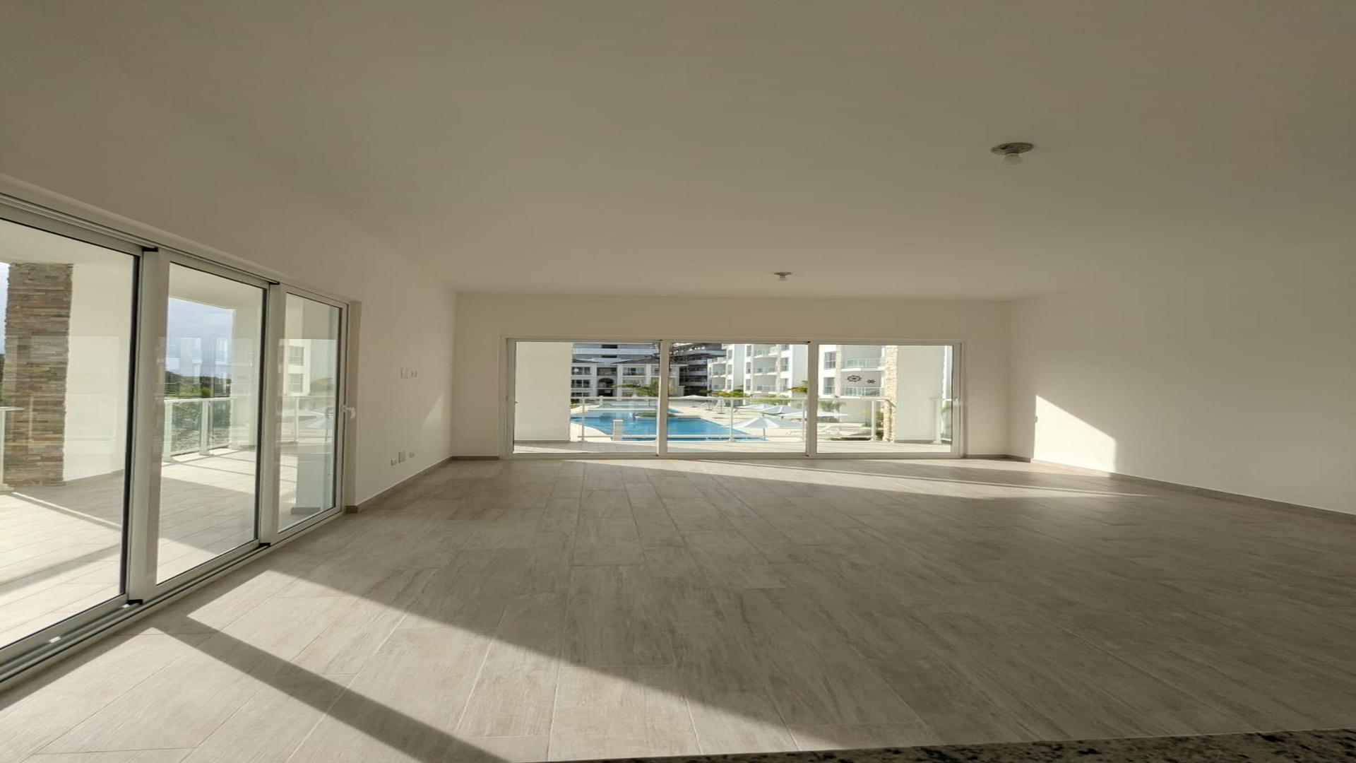 apartamentos - En venta Amplio apartamento de dos habitaciones en Cana Bay 0