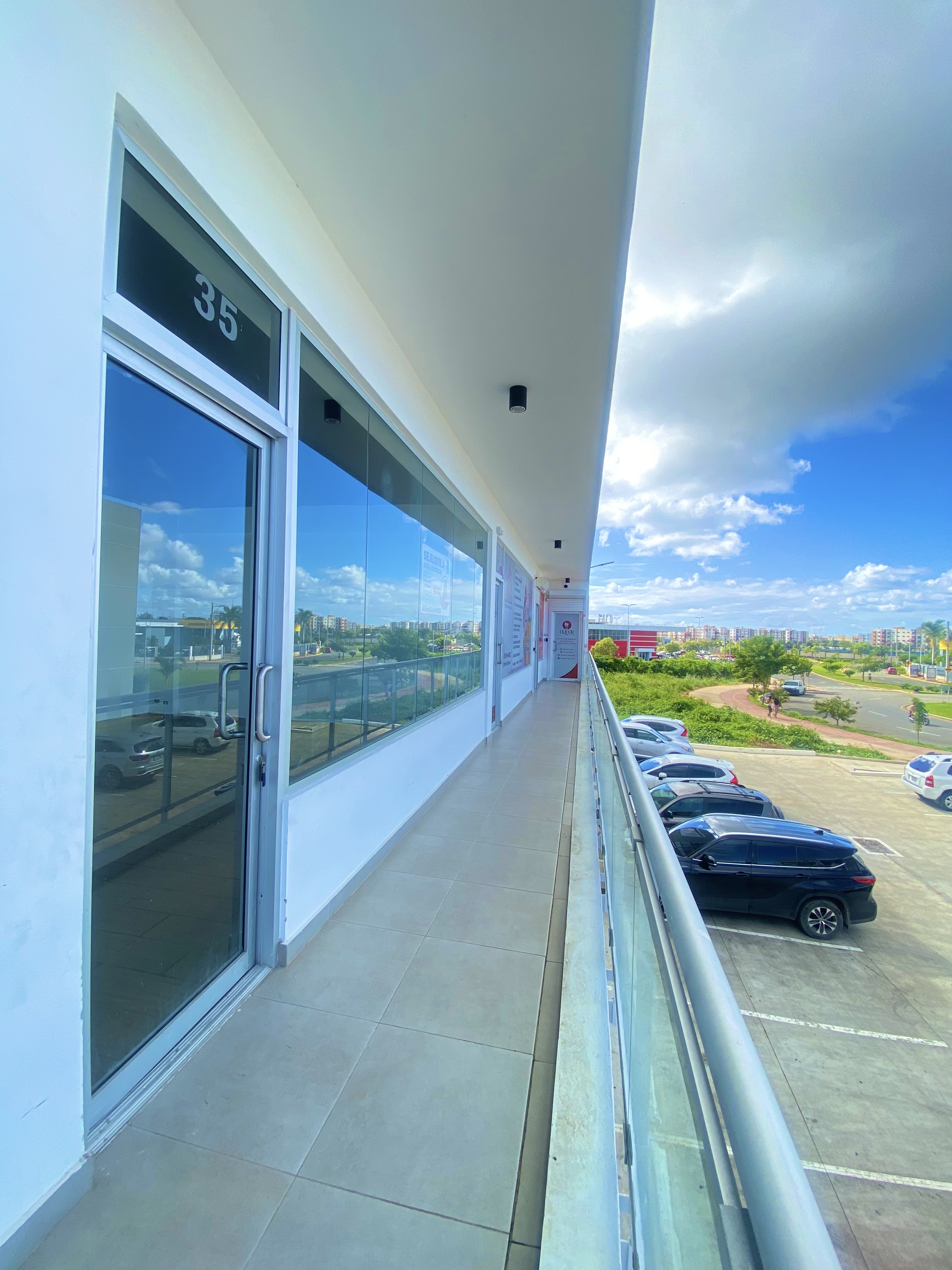 oficinas y locales comerciales - Local en alquiler Santo Domingo este  0