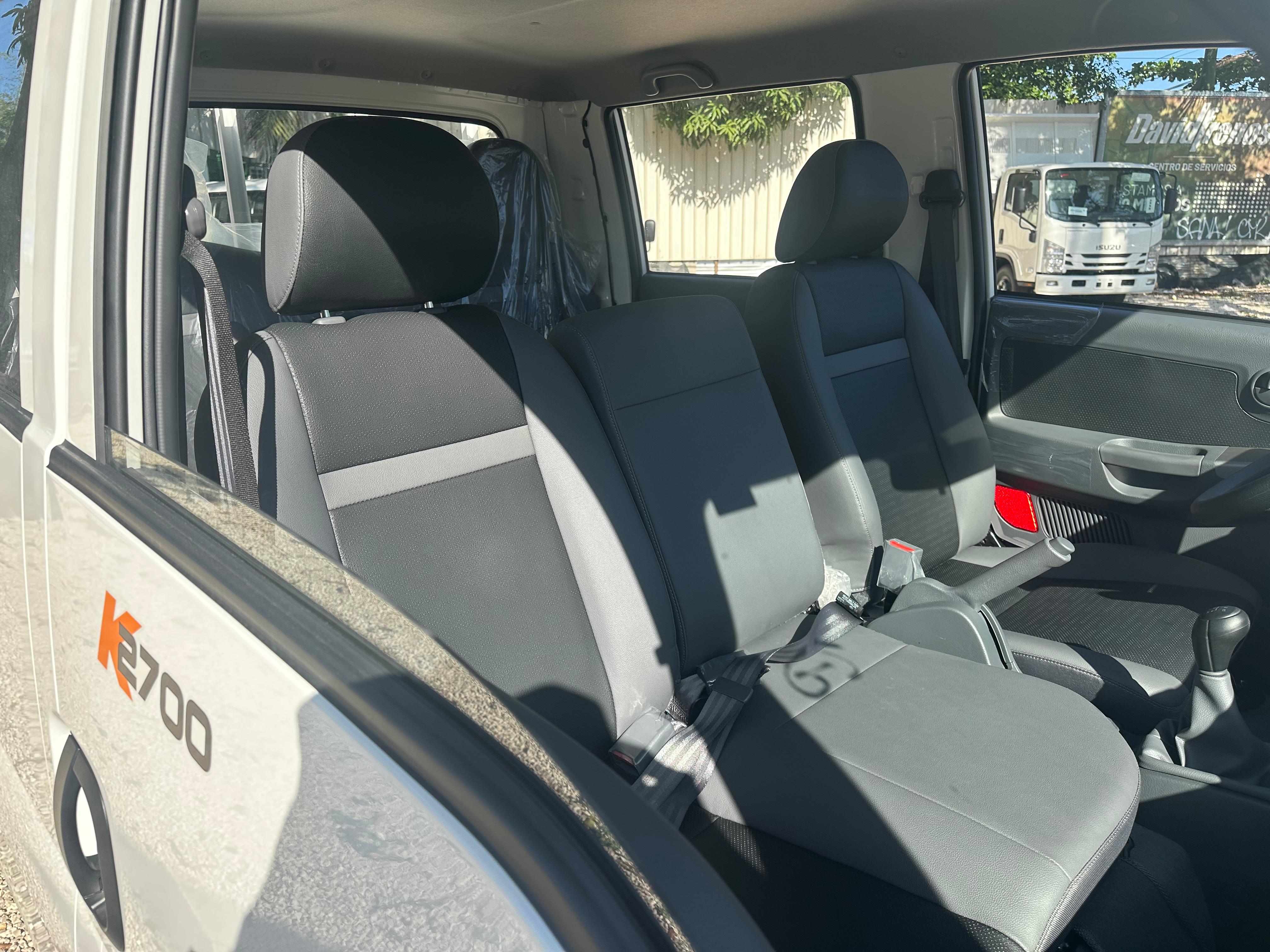 camiones y vehiculos pesados - KIA K2700 2 CABINA 4WD 2026 1