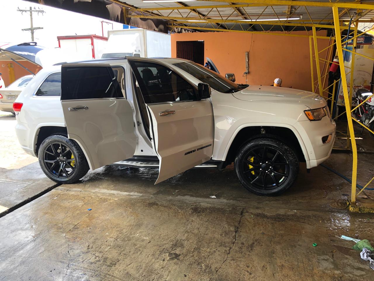 jeepetas y camionetas - De oportunidad Cherokee 4