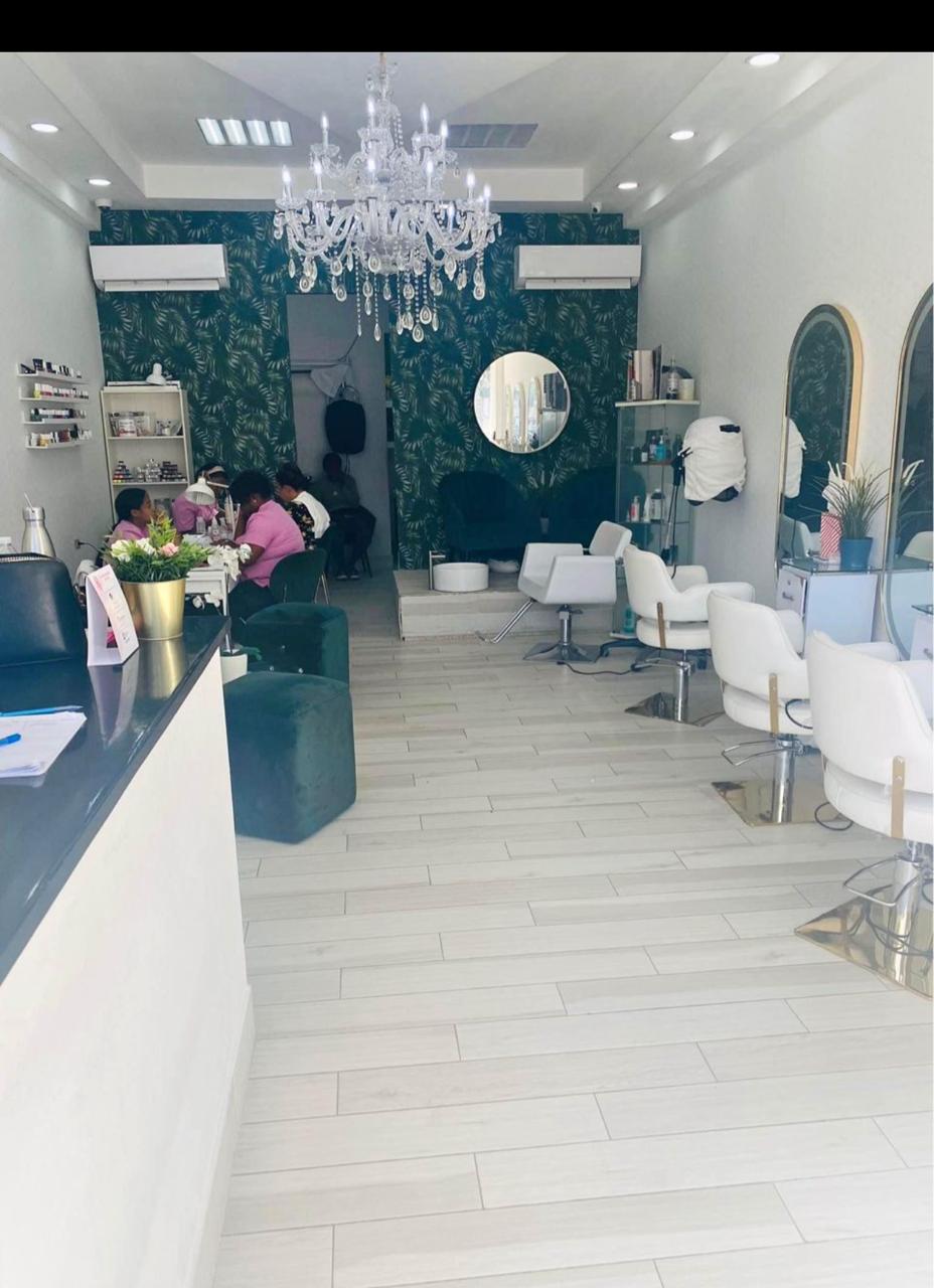 negocios en venta - Vendo Punto Comercial (Salón de Belleza) Amueblado