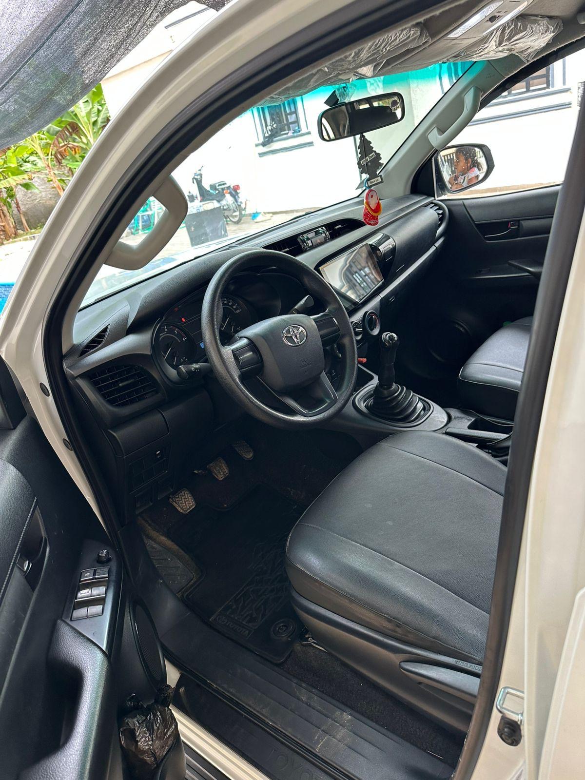 jeepetas y camionetas - Toyota Hilux 2023 2