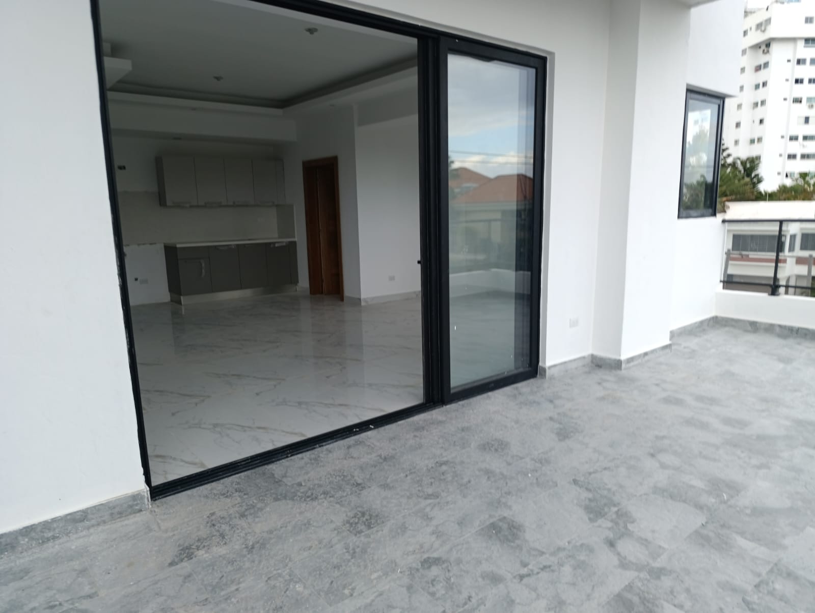 apartamentos - Los Cacicazgos, Amplio apartamento en 2da con terraza 3hab 0