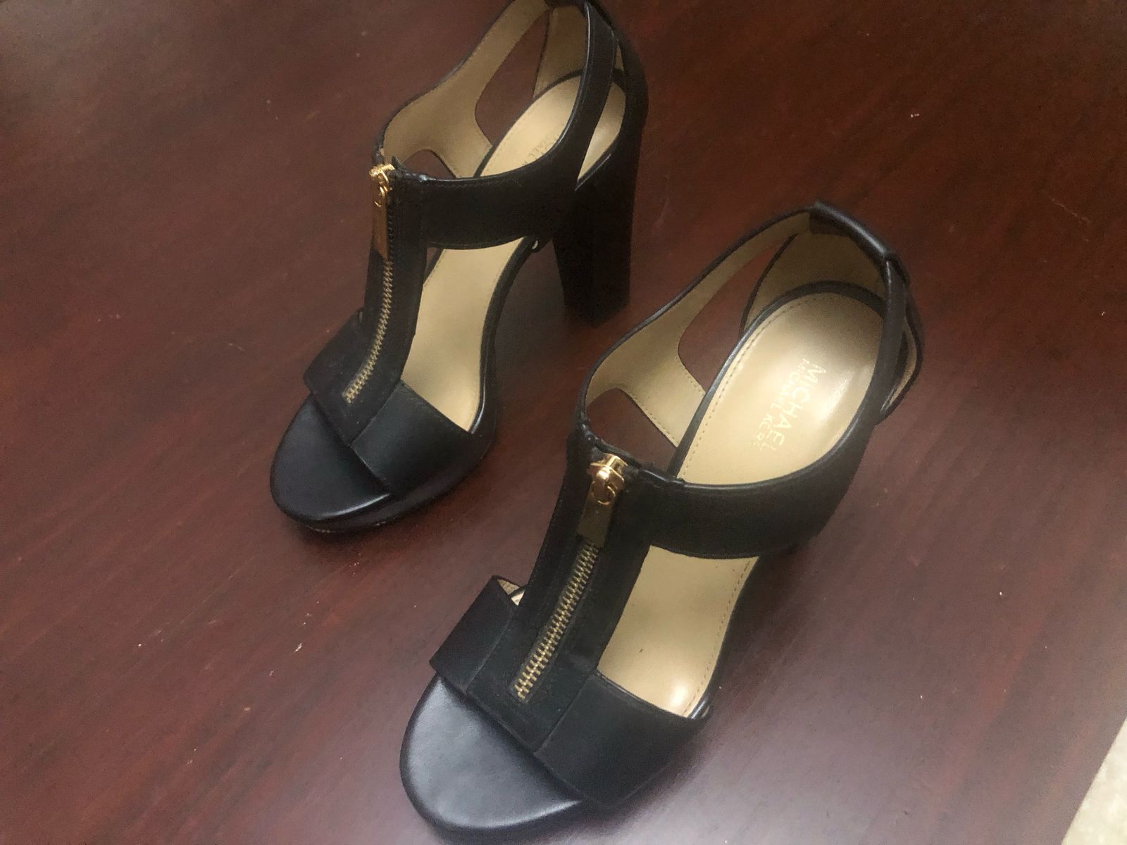 zapatos para mujer - Vendo zapatillas Michael Kors RD$4,000 3
