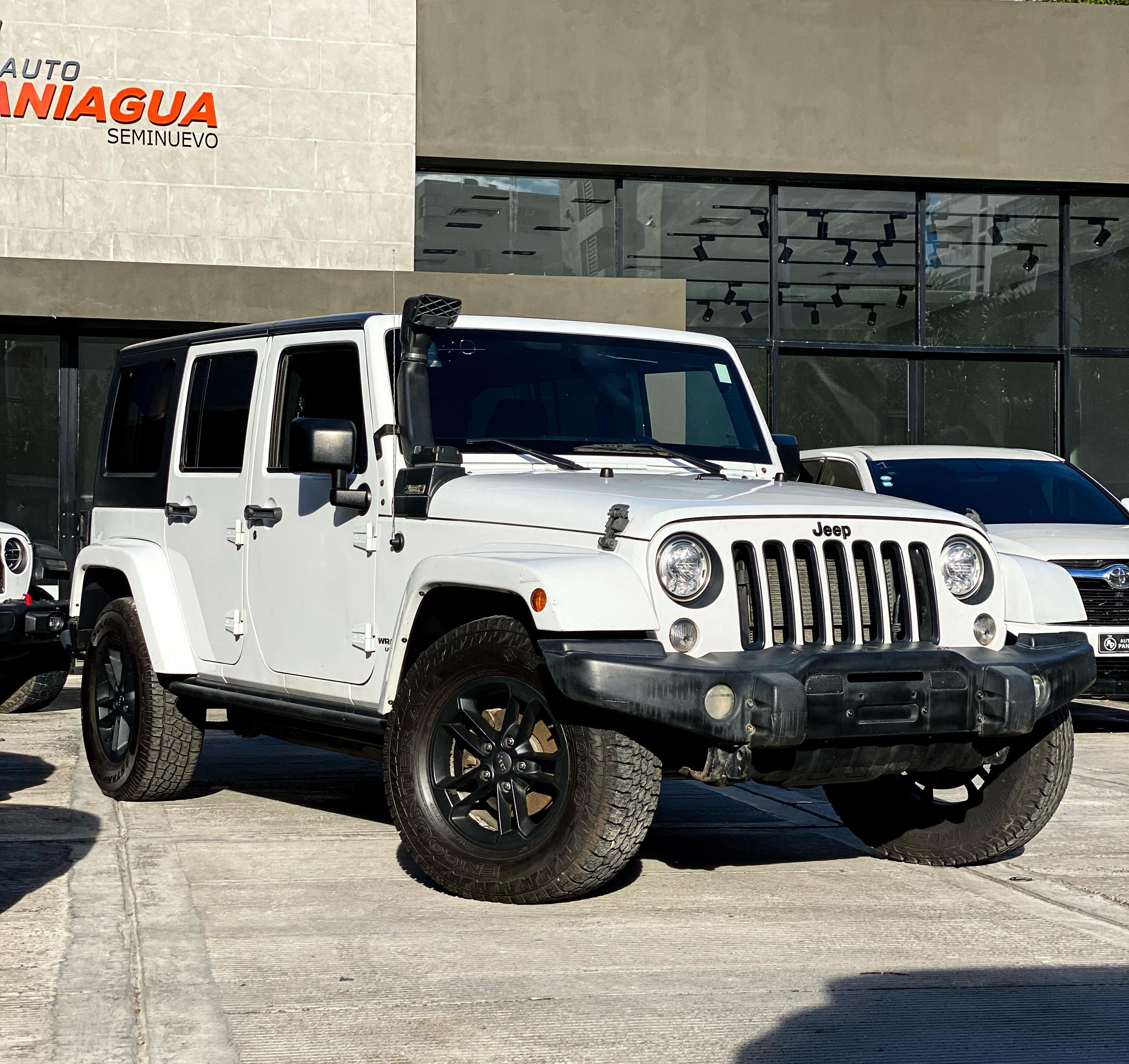 jeepetas y camionetas - Jeep Wrangler Unlimited Sahara 2017 FINANCIAMIENTO