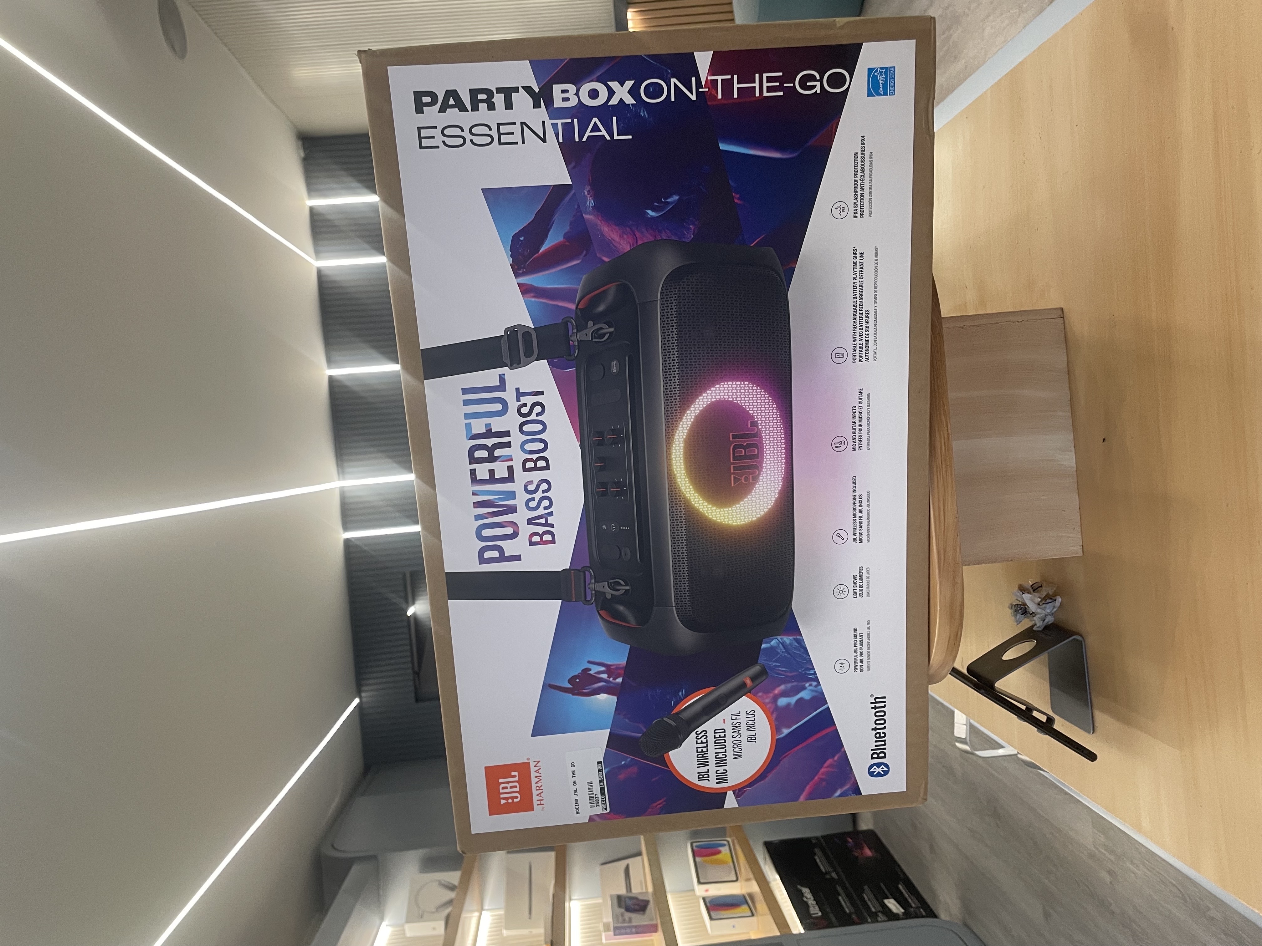 camaras y audio - Bocina JBL PARTYBOX IN THE GO ESSENTIAL CON MICRÓFONO