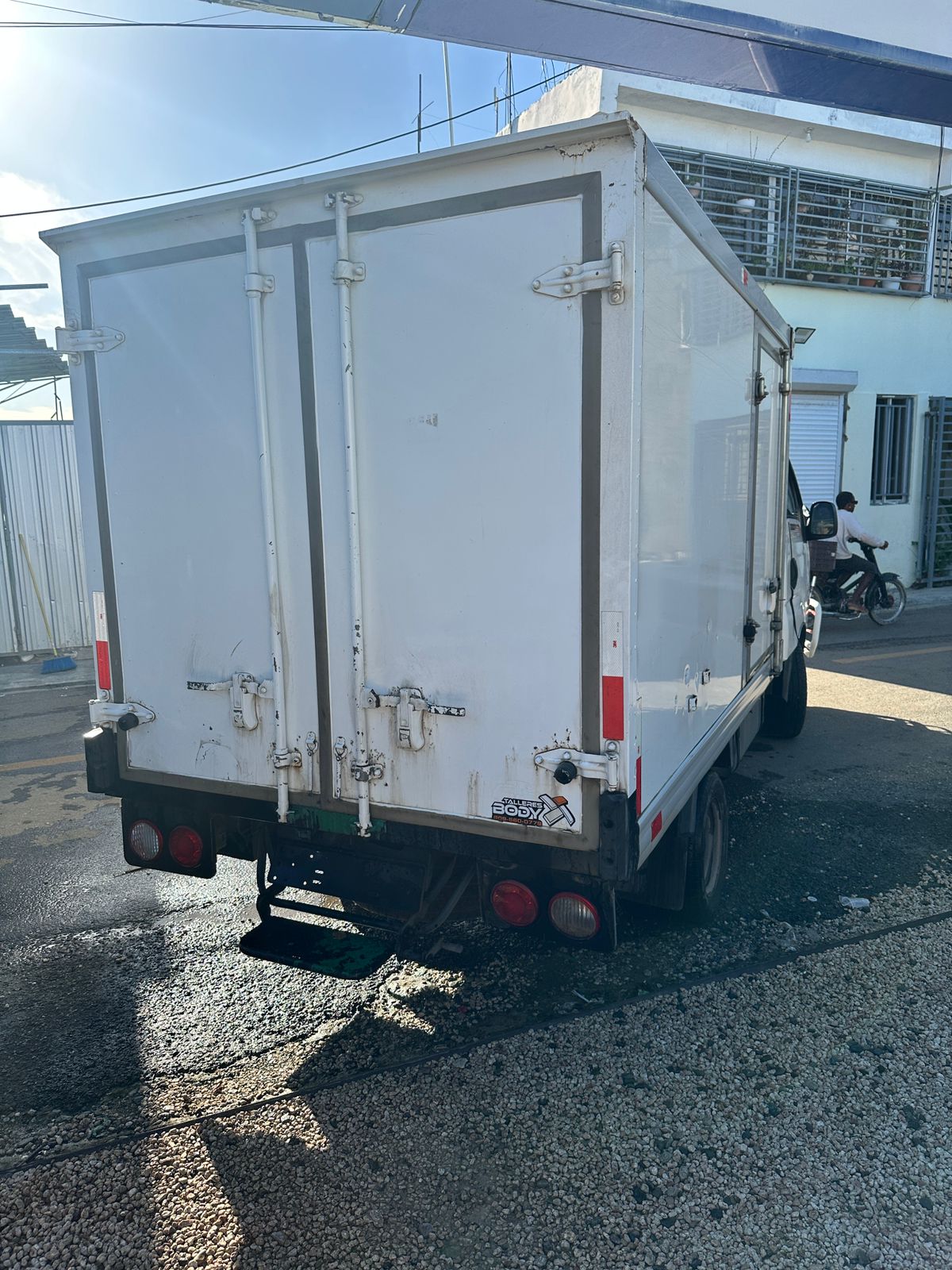 camiones y vehiculos pesados - se vende este camión kia bongo refrigerado. 6