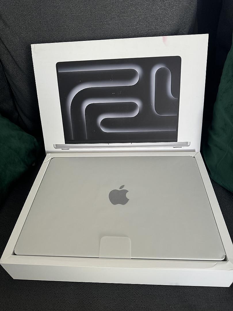 computadoras y laptops - MacBook Pro m4 chip de 14 pulgadas 16/1tb  2024 