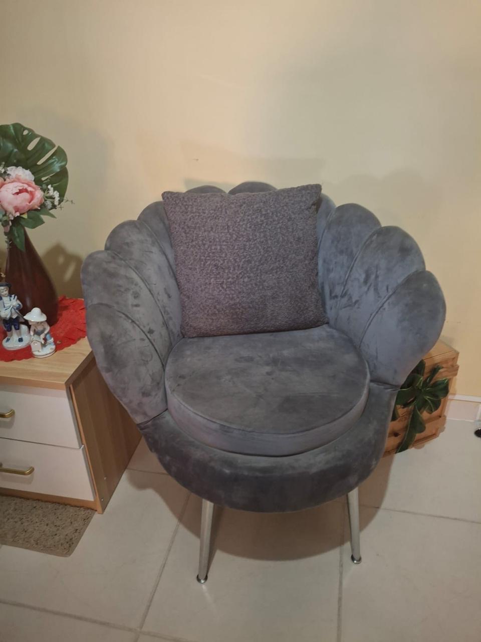 muebles y colchones - Butaca cómoda y elegante en excelente estado 1