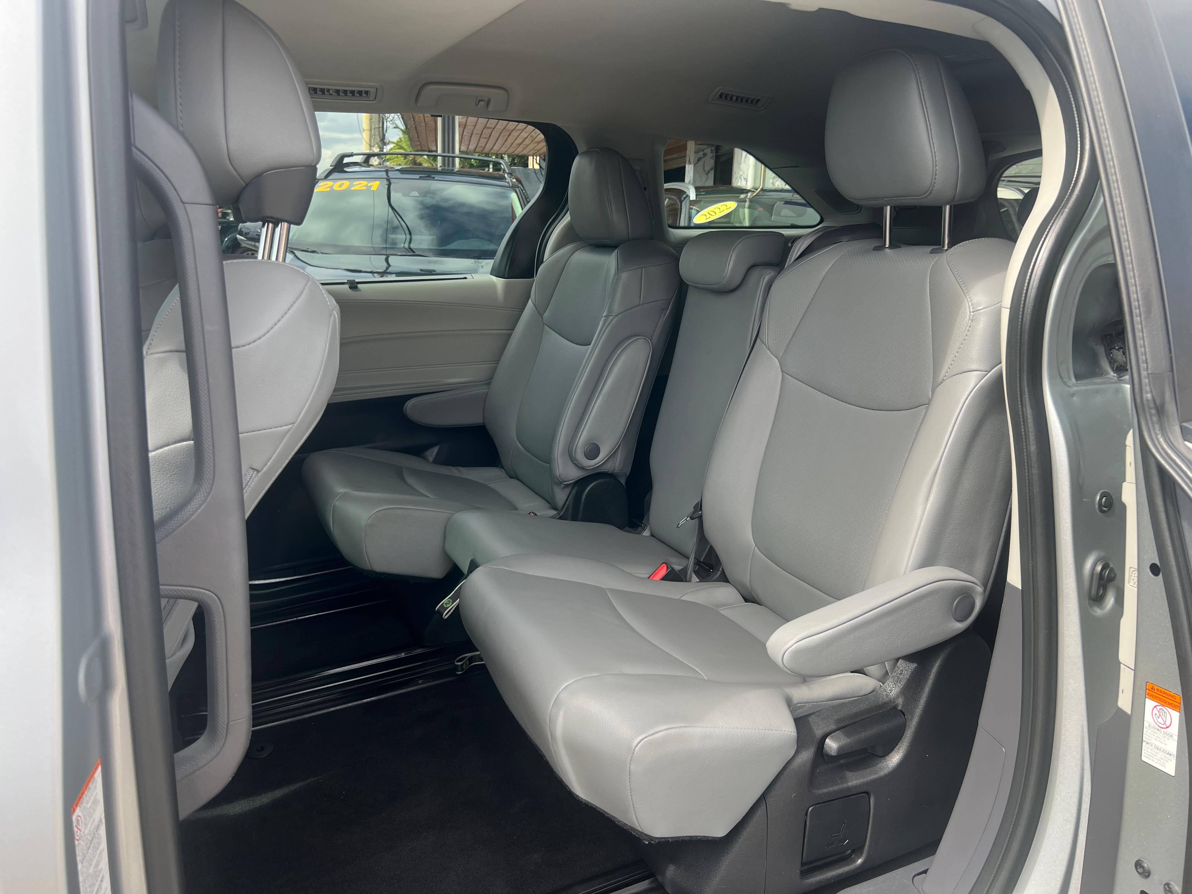 jeepetas y camionetas - Toyota Sienna XLE 2022 5
