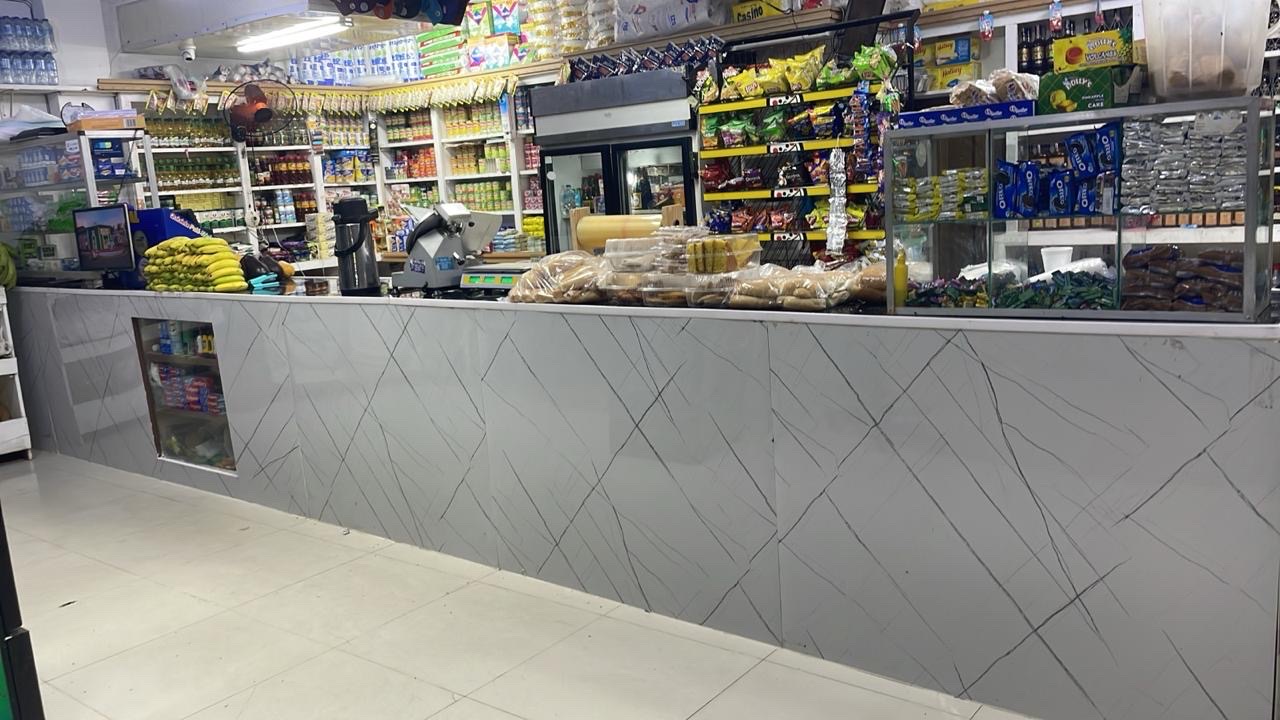 oficinas y locales comerciales - colmado en venta muy Bueno 4