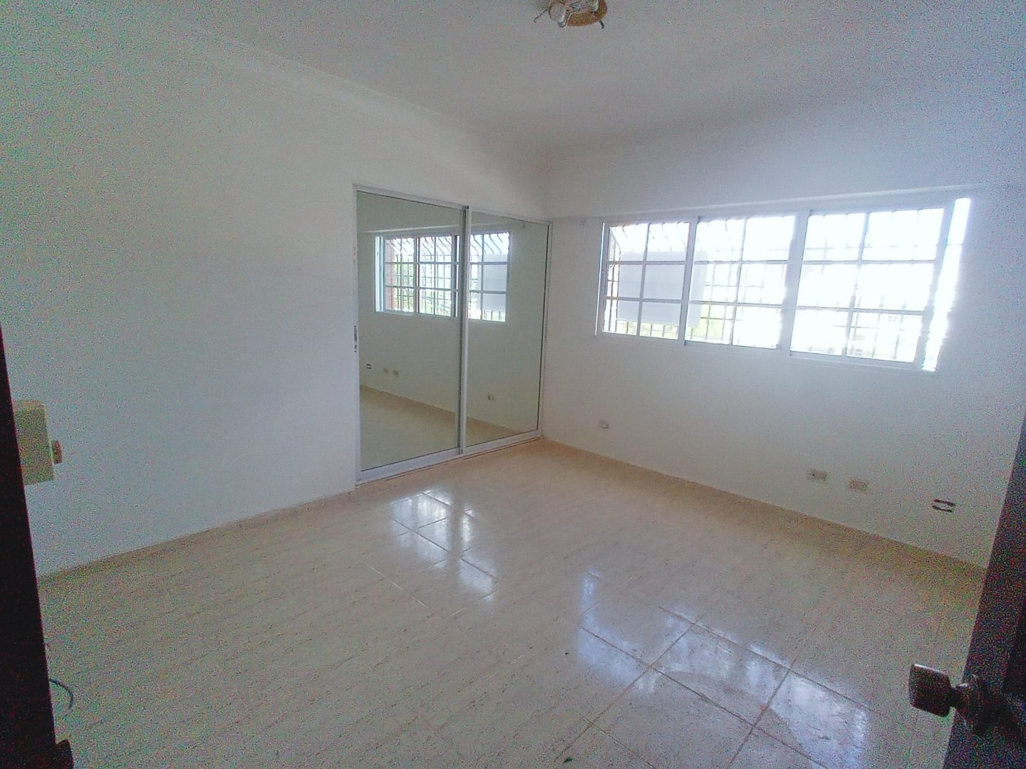 apartamentos - Se vende amplio apartamento en Evaristo Morales 2