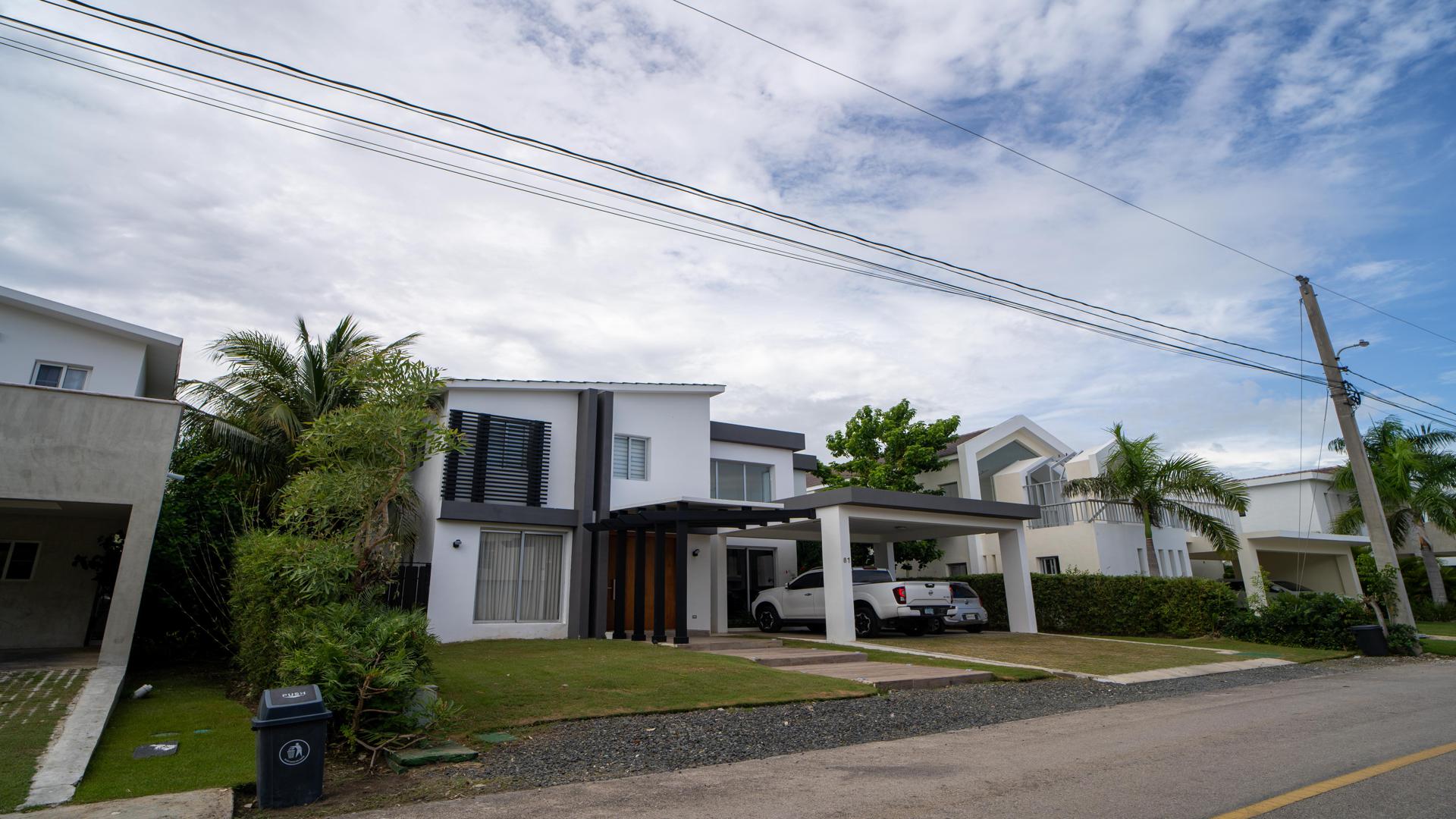 casas - VENTA DE CASA AMUEBLADA EN PUNTA CANA VILLAGE 1