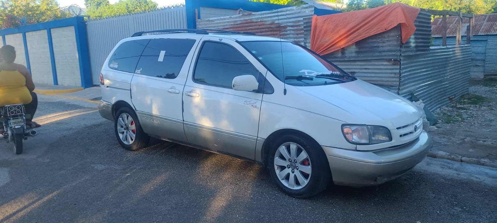 jeepetas y camionetas - Toyota sienna xl 2,000 1
