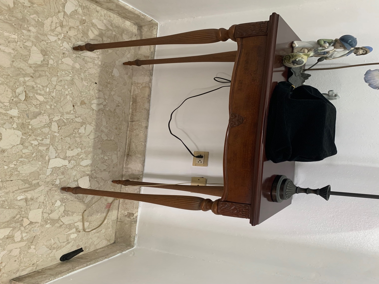 muebles y colchones - Mesa parson en madera sólida con detalles tallados  3