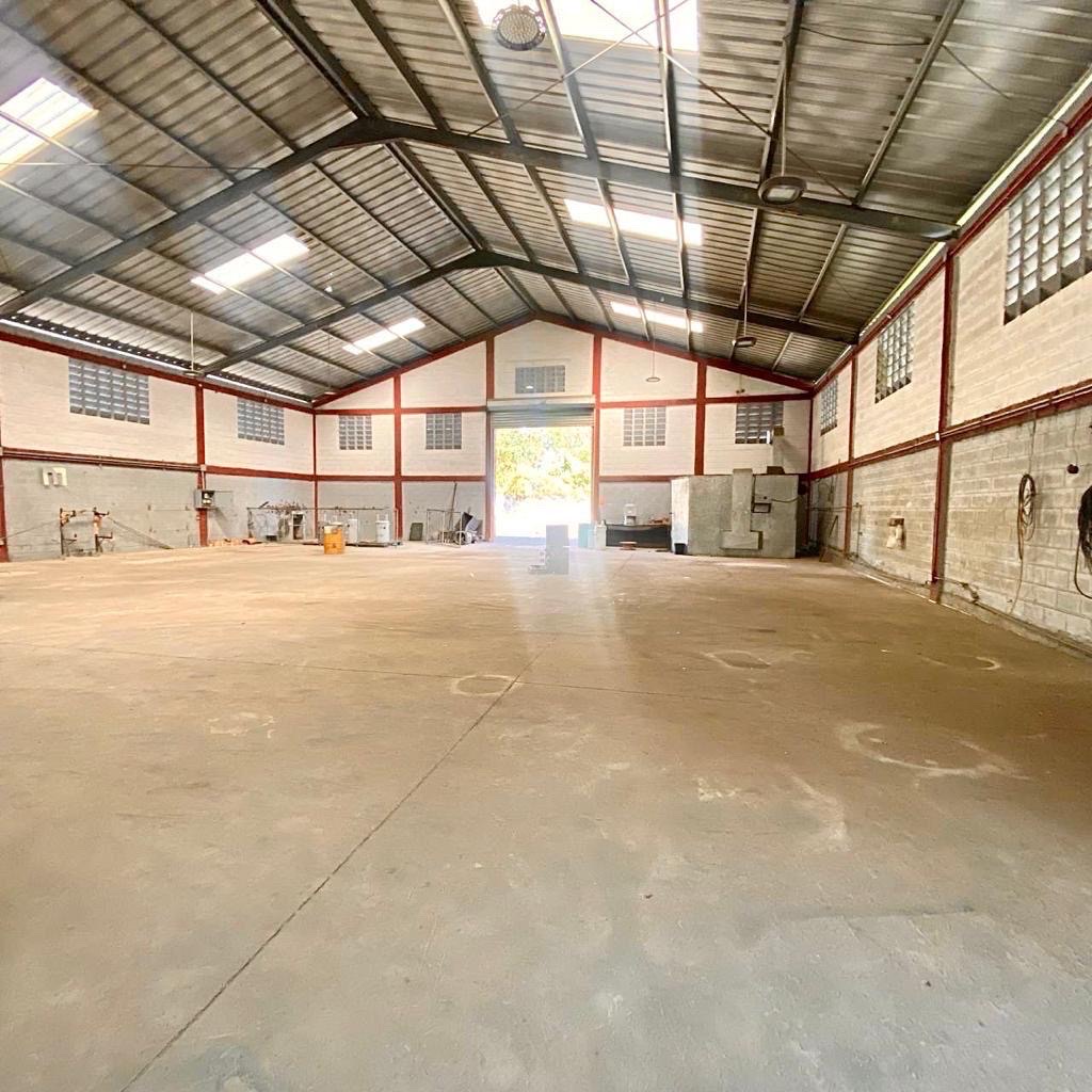 oficinas y locales comerciales - Se alquila nave industrial en el Merca Santo Domingo  2