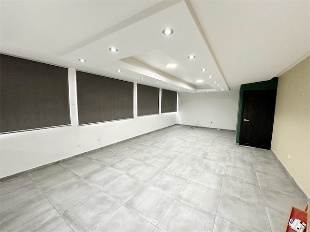 oficinas y locales comerciales - Local comercial en evaristo morales  7